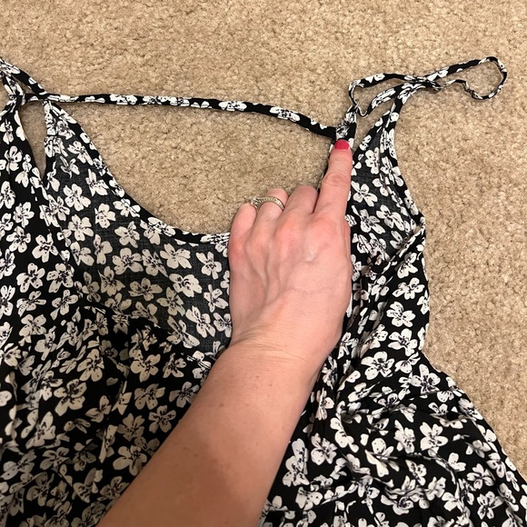 [Brandy Melville] Black Floral Jada Dress - Picture 8 of 9